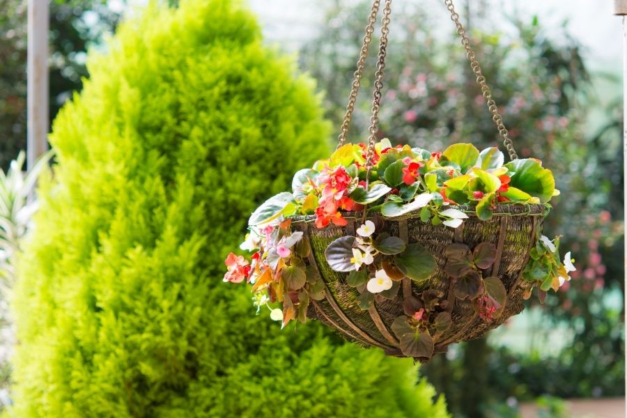 12 Artificial Hanging Baskets that Look Like the Real Deal - Feelreal ...